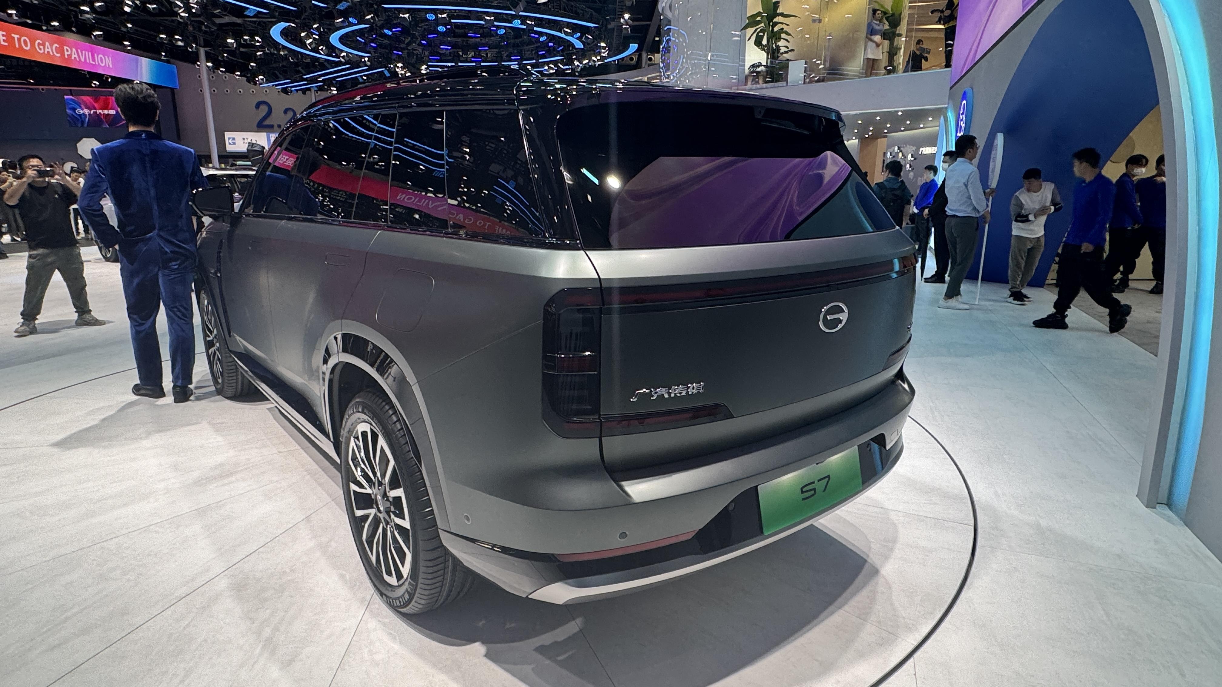 搭載傳祺第三代混動技術(shù)！廣汽傳祺全新SUV S7在廣州車展亮相