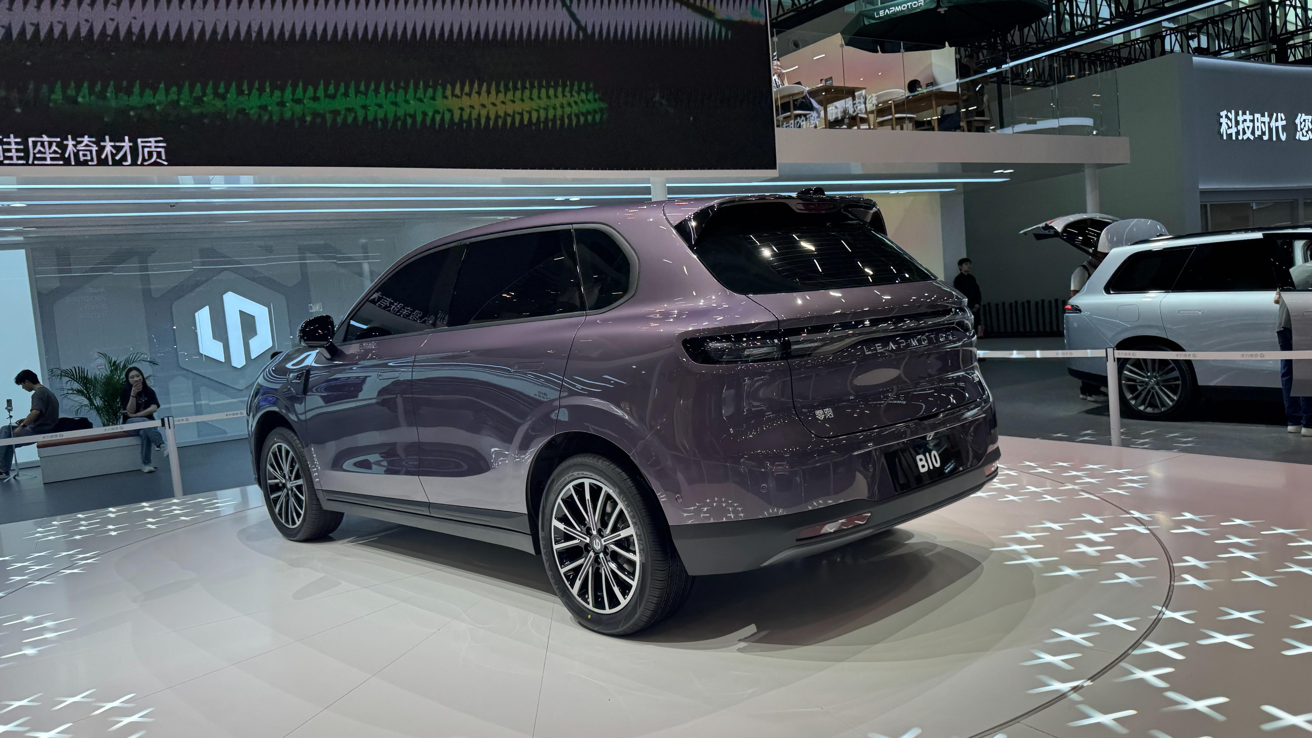 搭載8295和8650雙芯片！零跑 B10在廣州車展國(guó)內(nèi)亮相