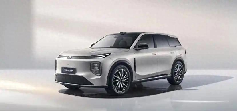 長(zhǎng)安未來3年推出10款智駕版車型！首款車型啟源Q07正式亮相