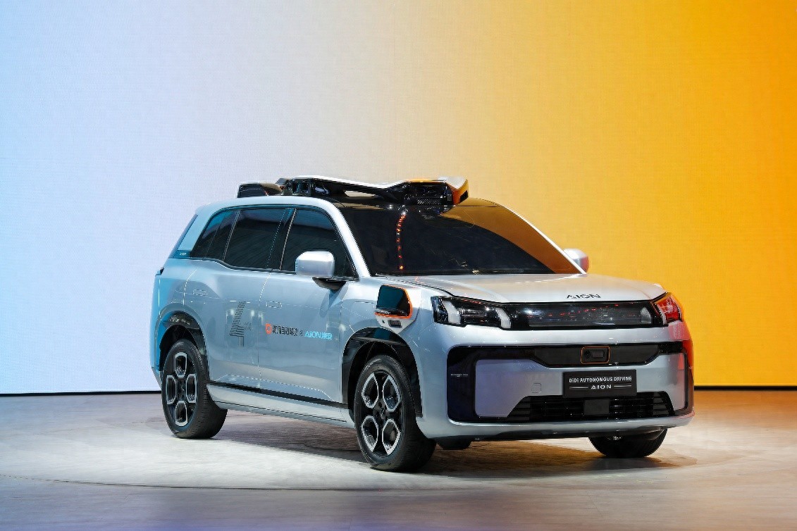 全球首輛前裝量產(chǎn)L4，一臺(tái)車10顆激光雷達(dá)
