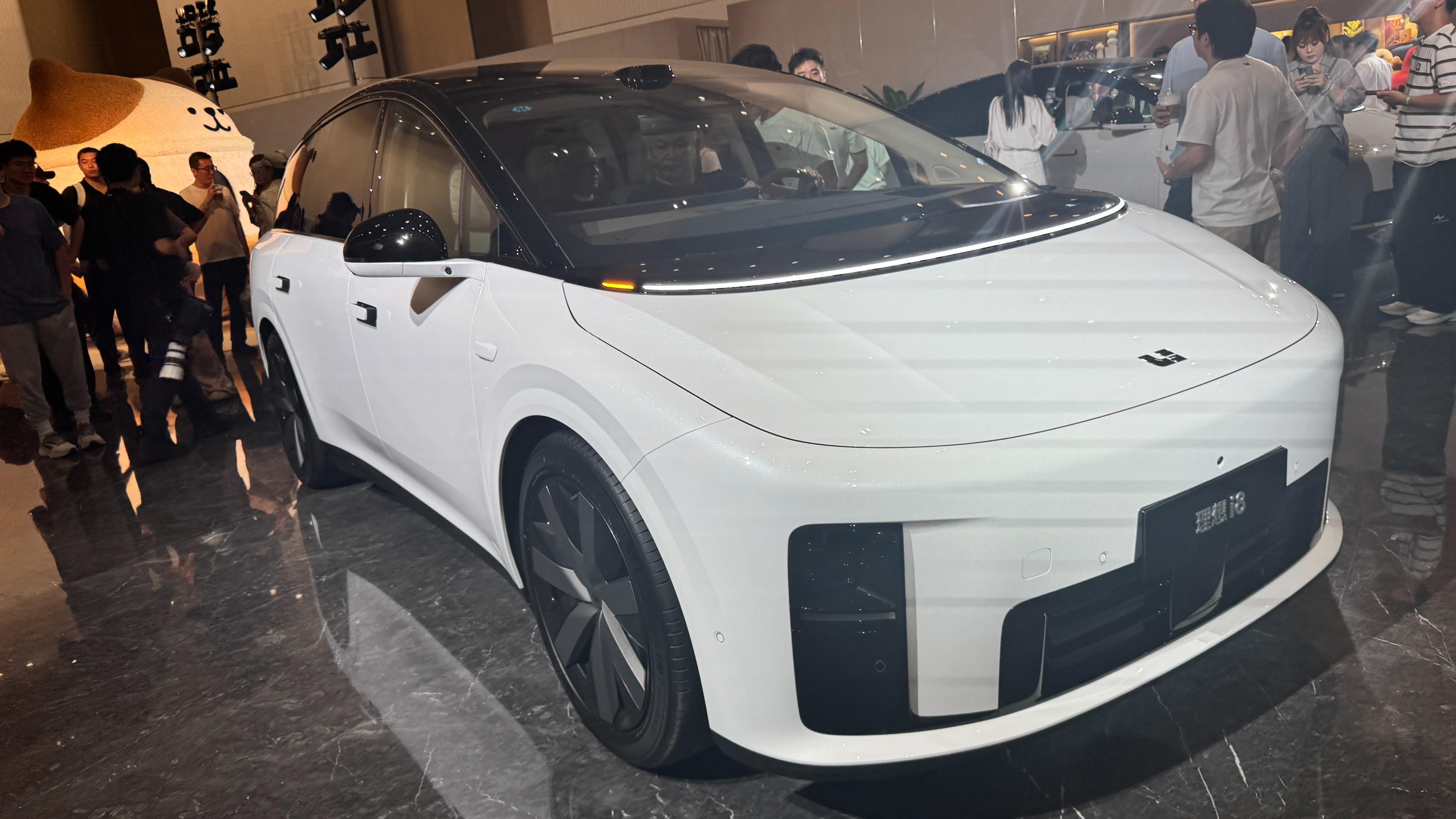 支持L3級自動駕駛？售價32.18萬元起！理想 i8正式上市