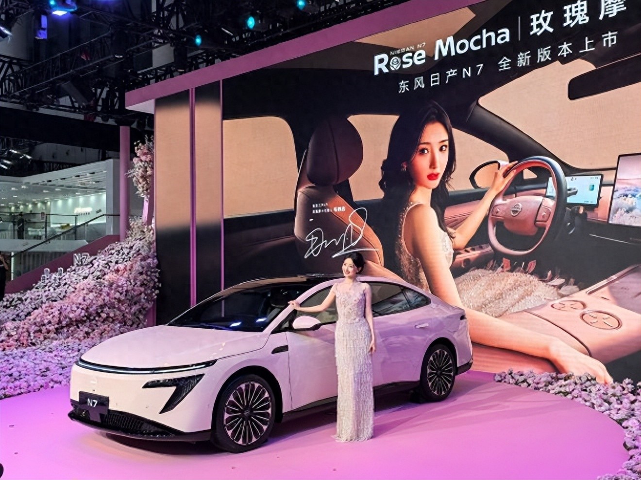 首個(gè)“單月交付破萬(wàn)”的合資車型！N7推出“玫瑰摩卡”限定配色