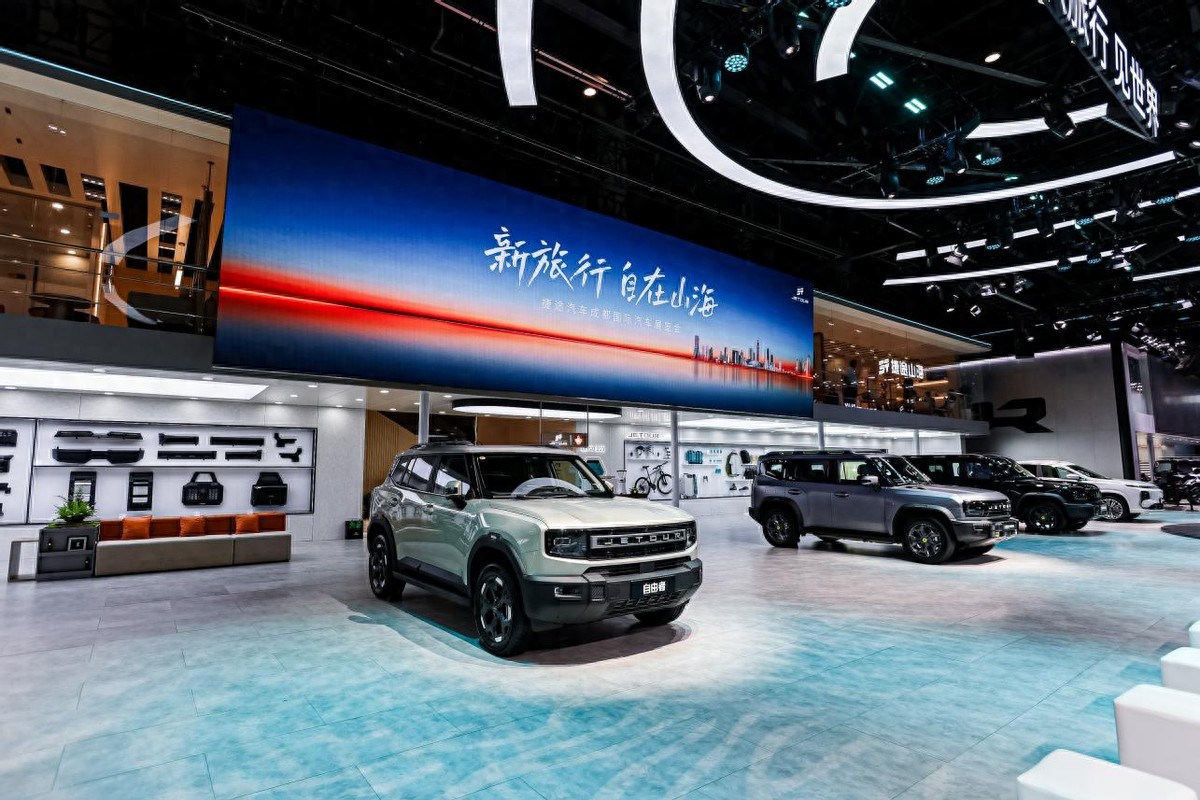 捷途山海L7 PLUS強(qiáng)勢(shì)登陸成都車展，新勢(shì)力風(fēng)范成全場(chǎng)焦點(diǎn)