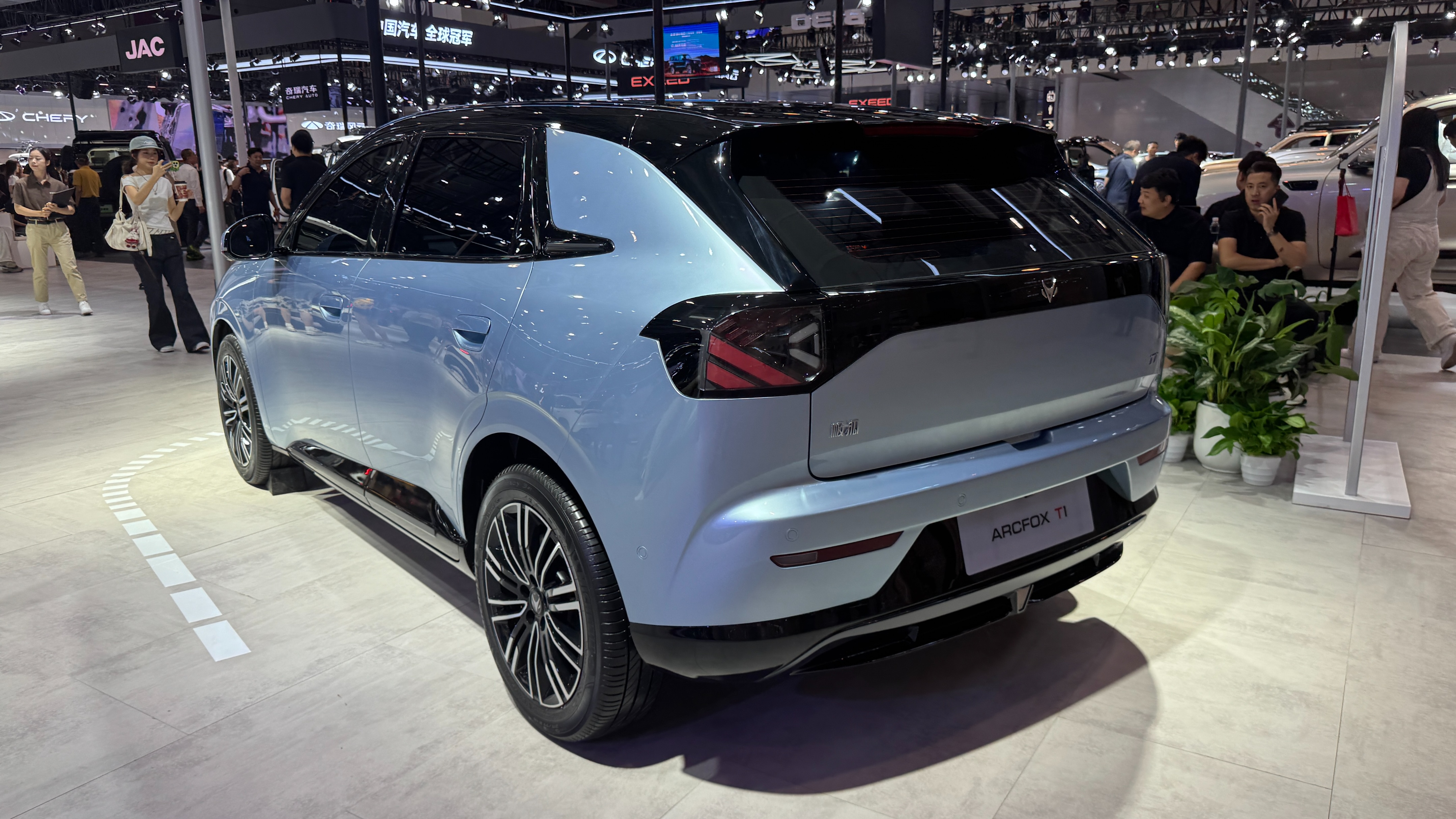 2025年9月11日上市！ 極狐 T1在成都車展亮相