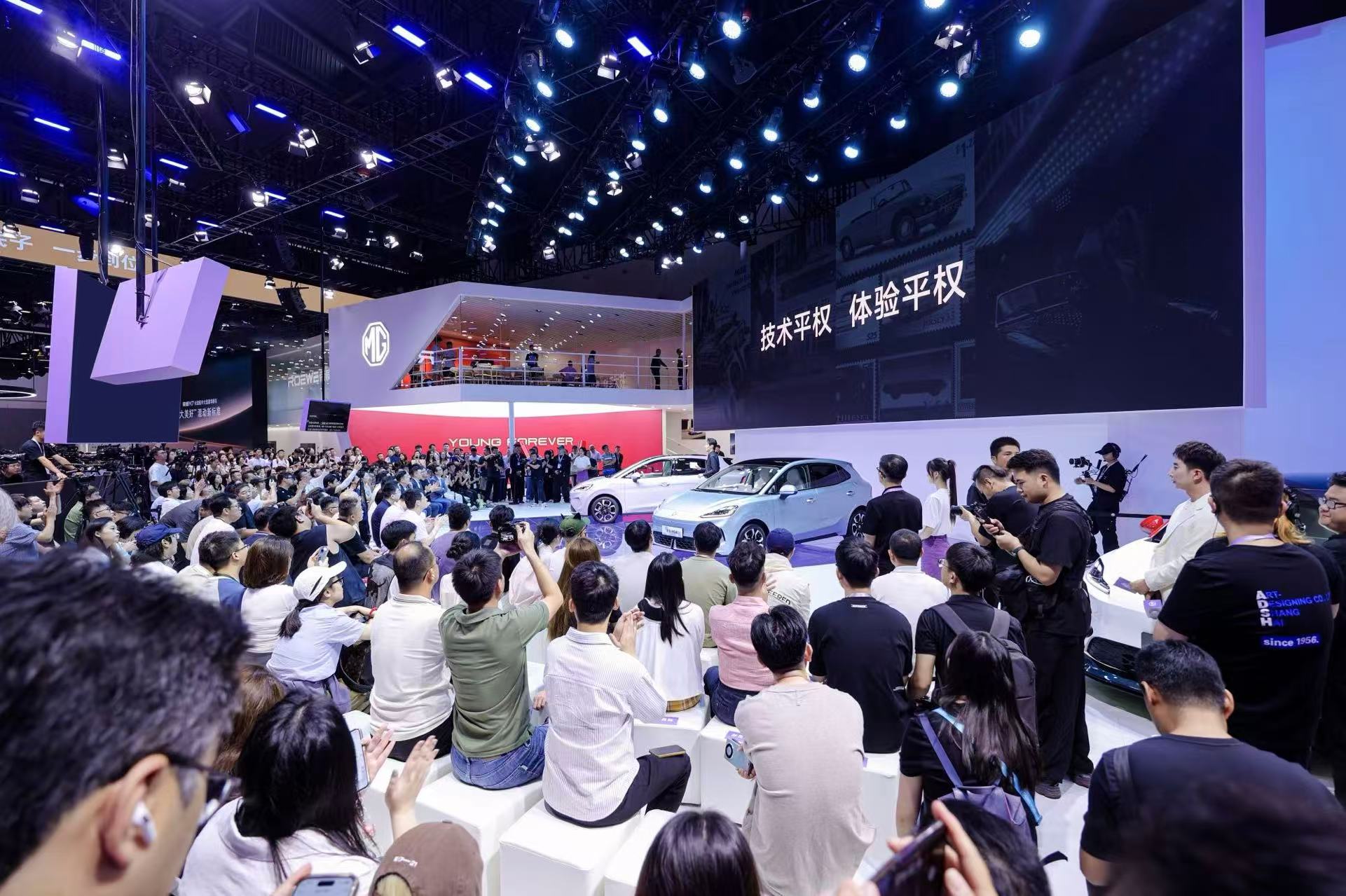 2025年9月11日上市！ 極狐 T1在成都車展亮相